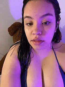 Snapshot of Emily_Taylor2 chatting on October 16, 2:01 am Emily Taylor2 online show from October 16, 2:01 am