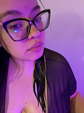 Snapshot of Emily_Taylor2 chatting on October 18, 1:52 am Emily Taylor2 online show from October 18, 1:52 am