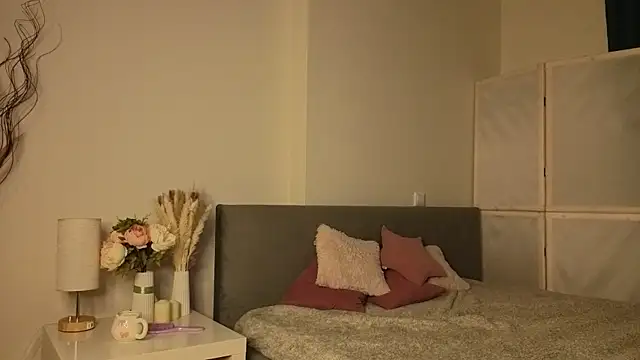 AvrilLeMell online show from April 12, 9:20 pm