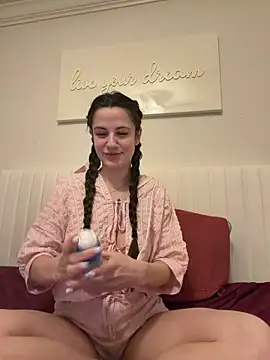 heyitsmadig online show from March 13, 11:50 am