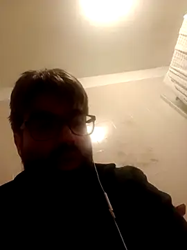 Snapshot of ynroh_87 chatting on March 12, 12:39 am ynroh 87 online show from March 12, 12:39 am
