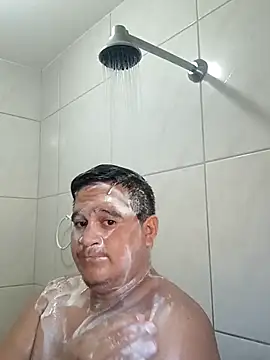 Snapshot of reguetones92 chatting on October 18, 5:57 pm reguetones92 online show from October 18, 5:57 pm