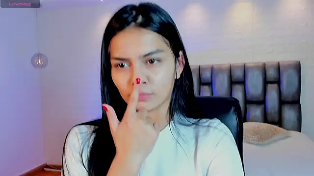 AidaJones online show from April 10, 11:59 am