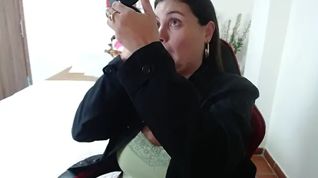 Secret Bella online show from October 10, 11:42 am