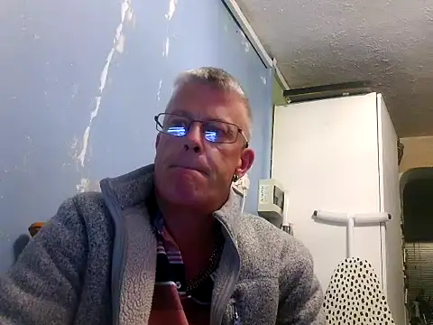 hefin18 online show from April 22, 9:49 pm