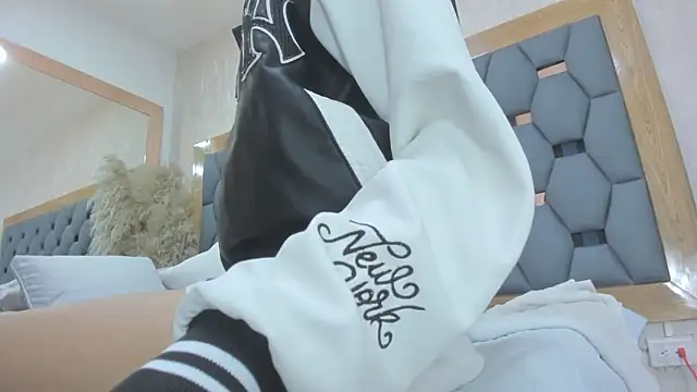 crystal sm online show from March 19, 3:10 am