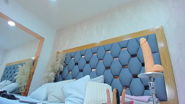 crystal sm online show from April 11, 3:11 am