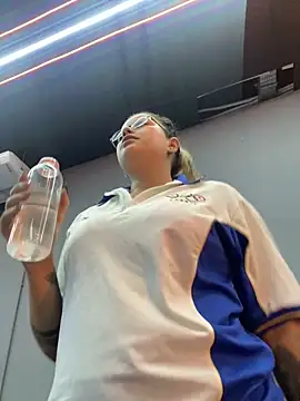 oizoe online show from December 17, 7:31 pm