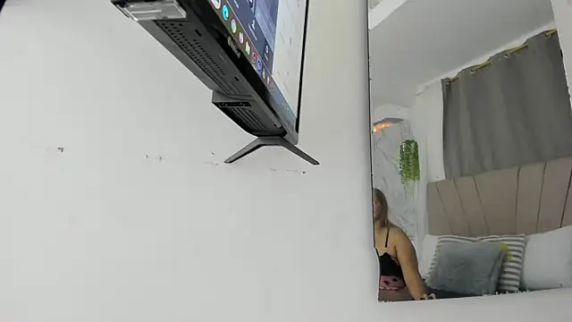 Snapshot of Lady_miss___ chatting on March 15, 1:06 pm Lady miss online show from March 15, 1:06 pm