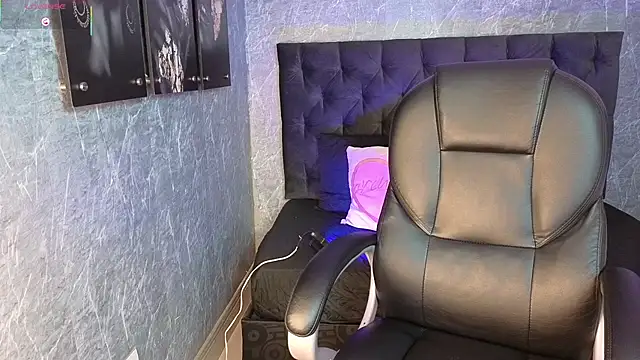 eileen  hills online show from December 19, 7:32 pm