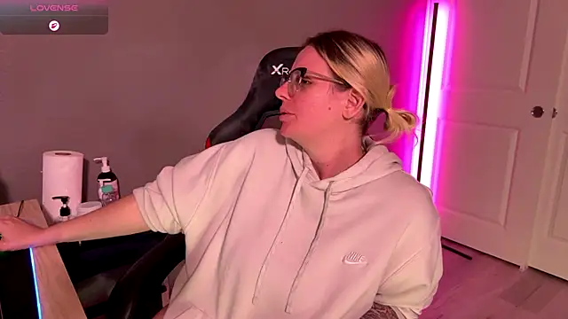 Charlies world online show from November 21, 9:13 pm