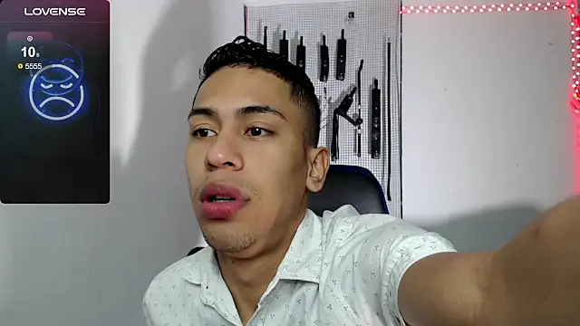 dylan apol0 online show from September 28, 3:01 am