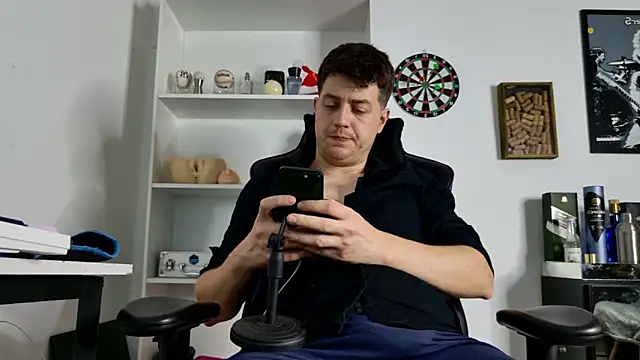 aaron nvk online show from December 15, 9:30 pm