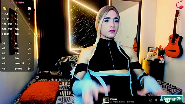 Issabella Davinci online show from March 9, 12:25 am