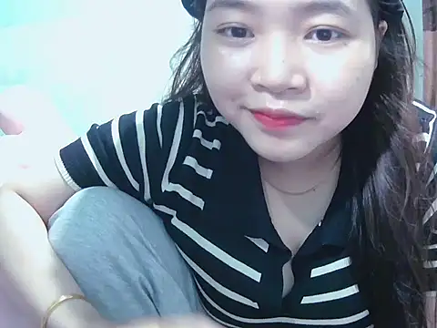 Snapshot of Lily3322 chatting on September 28, 3:17 pm Lily3322 online show from September 28, 3:17 pm