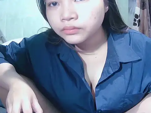 Snapshot of Lily3322 chatting on February 4, 8:25 pm Lily3322 online show from February 4, 8:25 pm