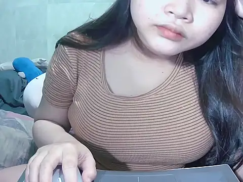 Snapshot of Lily3322 chatting on February 11, 3:11 am Lily3322 online show from February 11, 3:11 am