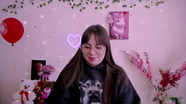 Amanda Bright  online show from April 6, 11:00 am