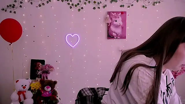 Amanda Bright  online show from April 15, 10:33 am