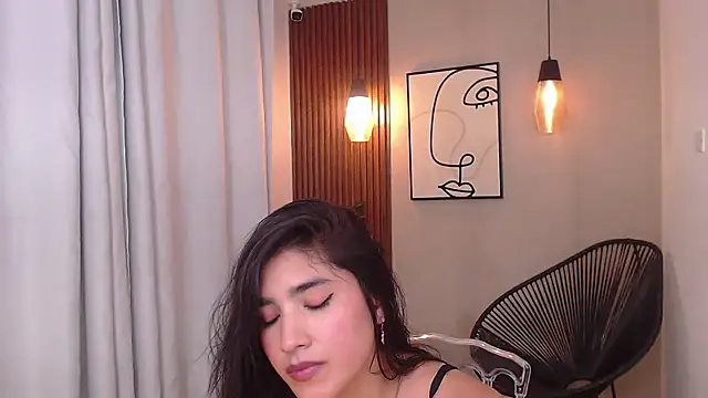 Lia Mar  online show from January 9, 6:10 pm