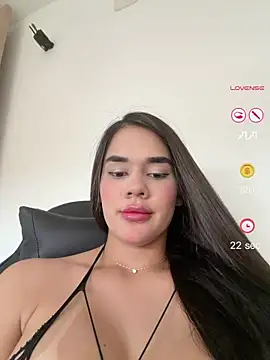 Snapshot of BellaLeclair chatting on May 10, 8:25 pm BellaLeclair online show from May 10, 8:25 pm
