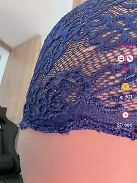 Snapshot of BellaLeclair chatting on May 30, 4:37 pm BellaLeclair online show from May 30, 4:37 pm