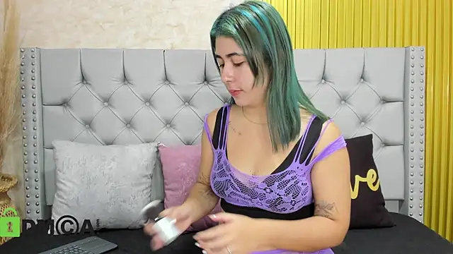 Skarlet 04 online show from December 18, 3:18 pm