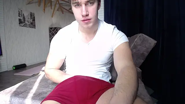 Snapshot of megamaxxxl chatting on March 2, 10:44 am megamaxxxl online show from March 2, 10:44 am