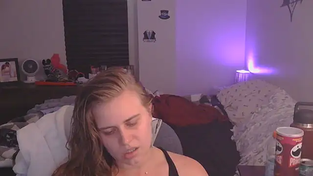 Sexyblonde12344 online show from September 16, 6:31 pm