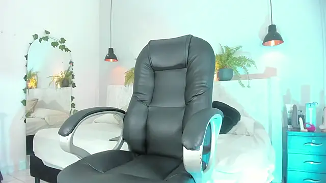 Ricky Owens1 online show from November 5, 8:09 pm