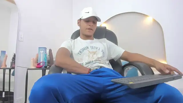 Ricky Owens1 online show from December 2, 8:48 pm