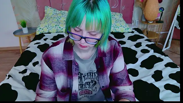 CoralineYoung online show from April 17, 3:37 pm