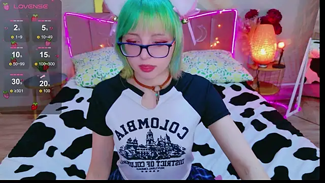 CoralineYoung online show from April 18, 10:08 am