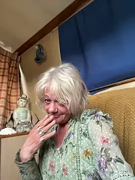 Snapshot of ladyboatlady chatting on April 20, 5:59 pm ladyboatlady online show from April 20, 5:59 pm