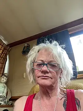 Snapshot of ladyboatlady chatting on April 23, 6:21 pm ladyboatlady online show from April 23, 6:21 pm