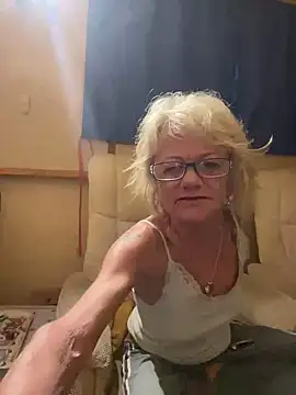 Snapshot of ladyboatlady chatting on May 27, 9:23 pm ladyboatlady online show from May 27, 9:23 pm