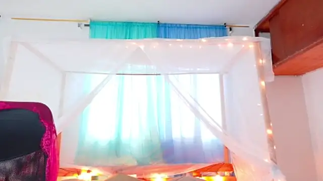 loreaniss online show from January 31, 9:24 pm