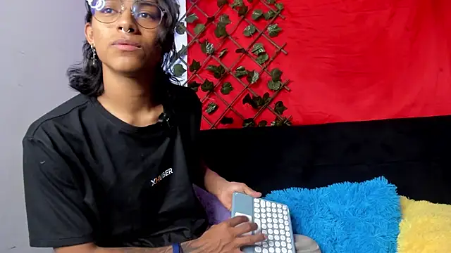 Snapshot of dreyk20 chatting on July 4, 9:54 pm dreyk20 online show from July 4, 9:54 pm