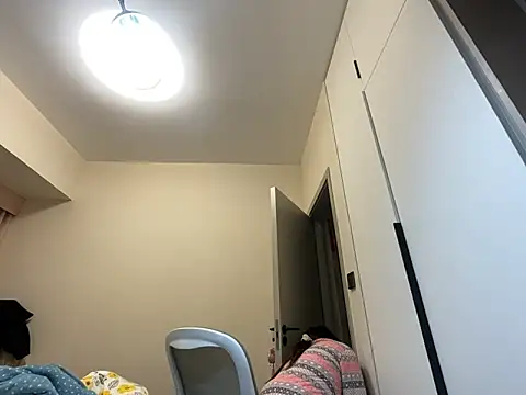 xena0501 online show from December 5, 10:57 am