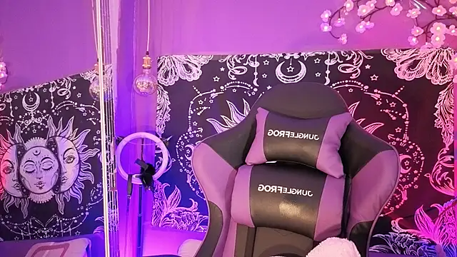 Snapshot of Gaia_Gatex chatting on February 5, 12:43 pm Gaia Gatex online show from February 5, 12:43 pm