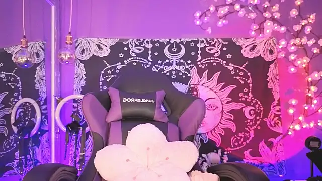 Snapshot of Gaia_Gatex chatting on February 9, 12:42 pm Gaia Gatex online show from February 9, 12:42 pm