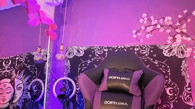 Snapshot of Gaia_Gatex chatting on February 24, 12:47 pm Gaia Gatex online show from February 24, 12:47 pm