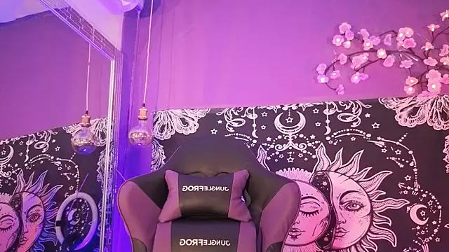 Snapshot of Gaia_Gatex chatting on February 25, 12:48 pm Gaia Gatex online show from February 25, 12:48 pm