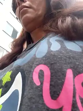 dyjaA online show from April 17, 5:38 pm