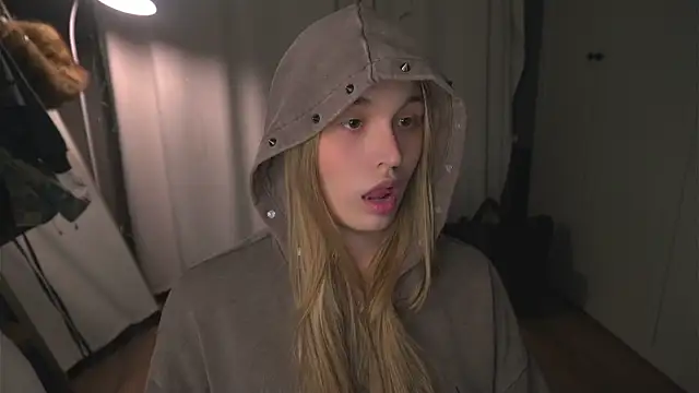 lisa schiele online show from April 7, 8:20 pm