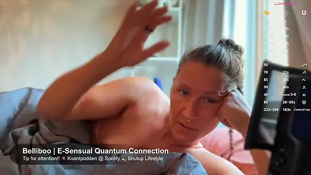 Snapshot of SwingWingWomanSweden chatting on September 12, 6:35 am SwingWingWomanSweden online show from September 12, 6:35 am