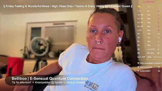 Snapshot of SwingWingWomanSweden chatting on September 13, 9:03 pm SwingWingWomanSweden online show from September 13, 9:03 pm