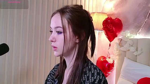 Snapshot of MarySparkle chatting on February 12, 4:51 am MarySparkle online show from February 12, 4:51 am