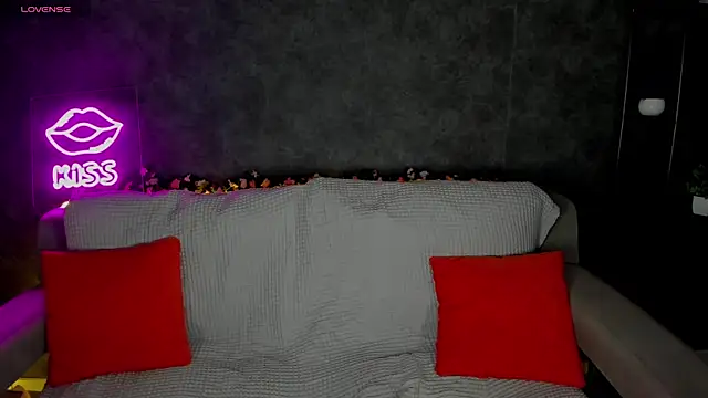 Agnes Wells online show from April 13, 1:11 am