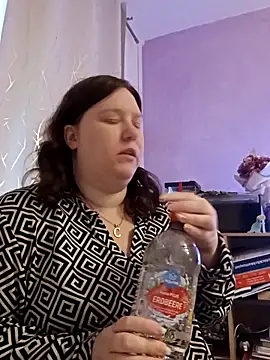 Feuchtekitty92xh online show from October 14, 6:36 am